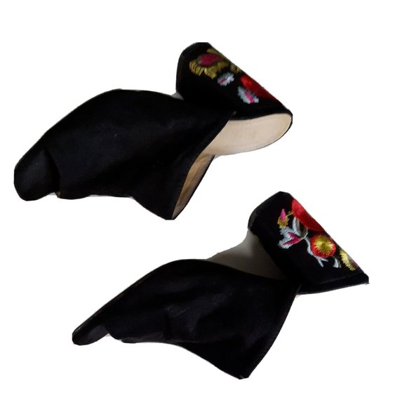 Sofree Size 39 / 8 Embroidered Chunky Heels Floral Mule Slip On Black Red Cute - Picture 5 of 12